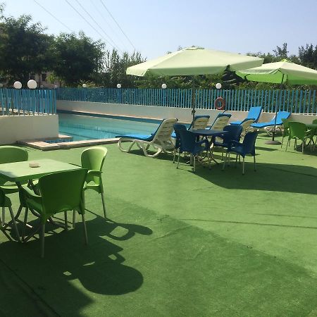 Queens Land Hotel Jounieh Exteriör bild